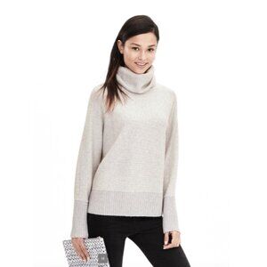 Banana Republic - Oversized Cozy Turtleneck Sweater | XS | Heather Gray Oatmeal